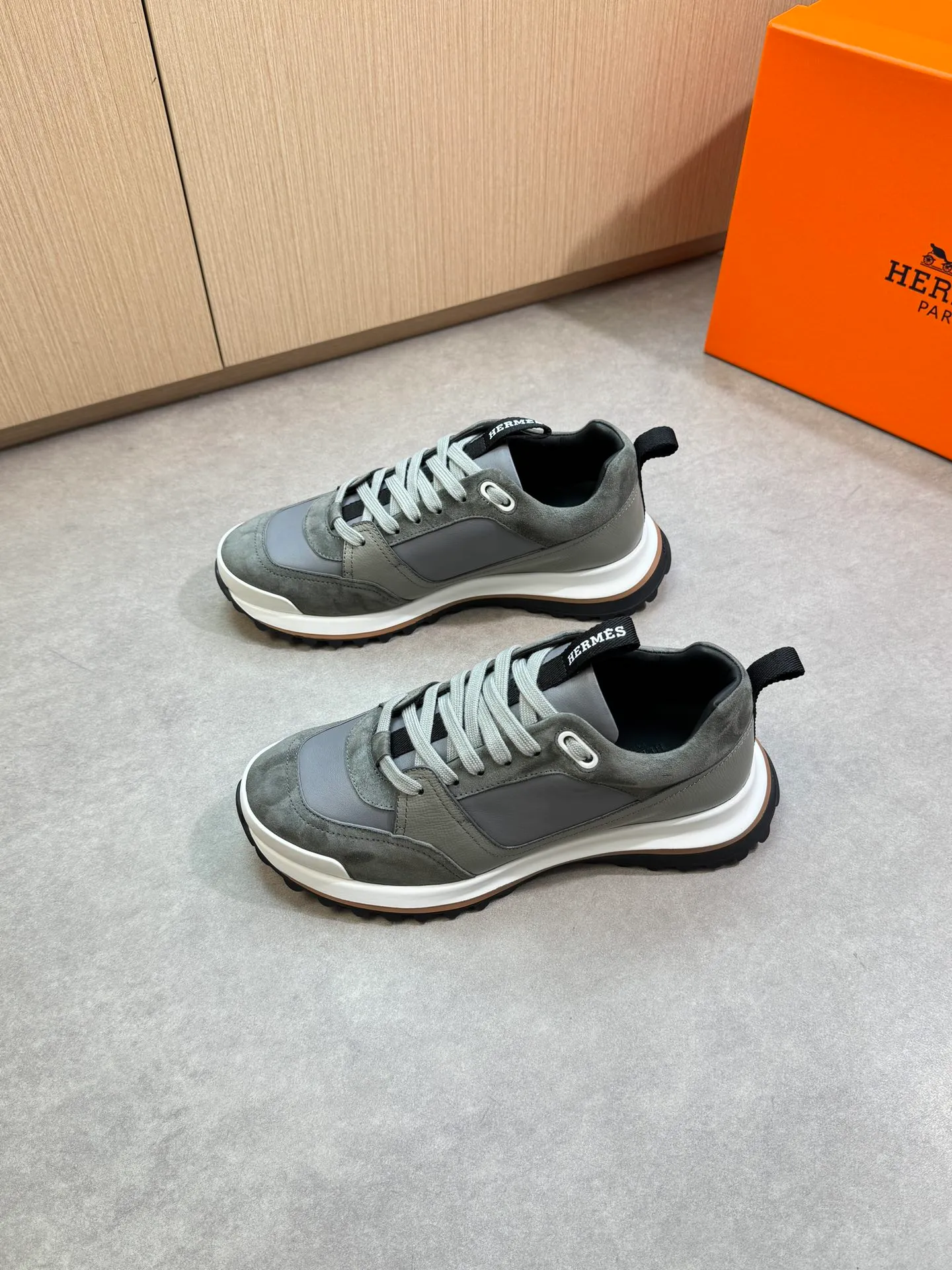 Men's shoes 💰740 [HERMES] Hermès - High-end quality original single casual sports shoes - Upper: 🔝 Nappa calfskin, palm-print cowhide, suede sheepskin leather, tongue. Heel. Brand logo webbing - Lining: brand canvas, foot pad; water-dyed cowhide - Outsole: ultra-light T men's shoes 💰U foam rubber; two-color molded outsole -Ultra-high quality control·Fine workmanship: highlighted (high-end·nobility·grade) -Size: 39-44 (38, 45, can be customized)·0118